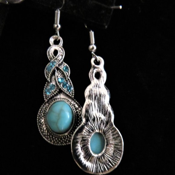 2 Pairs of Earrings, One Vintage and One Fashion NEW LOW PRICE - Picture 5 of 7